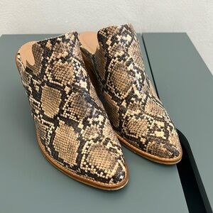 Chinese laundry slides. Size 9.5/40.5. Worn a few times.